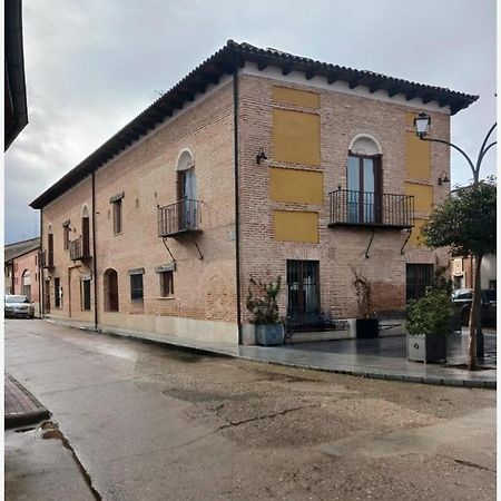 Hotel Restaurante Dona Elvira Nava del Rey Exterior foto