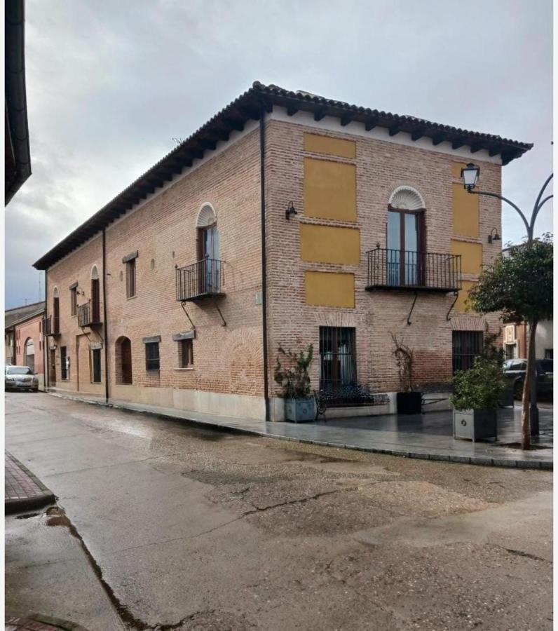 Hotel Restaurante Dona Elvira Nava del Rey Exterior foto